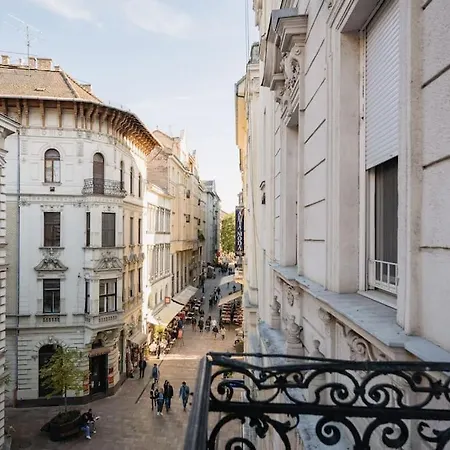 Your Dream At Vaci Street Lägenhet Budapest
