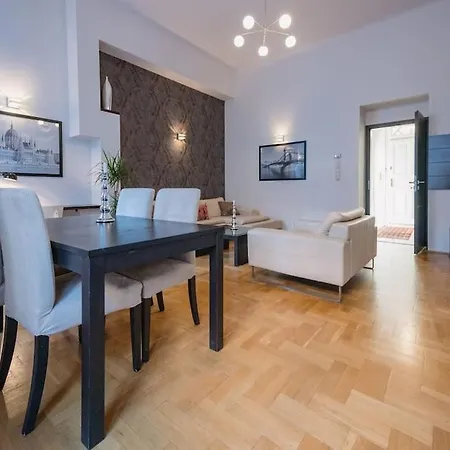 Your Dream At Váci Street *