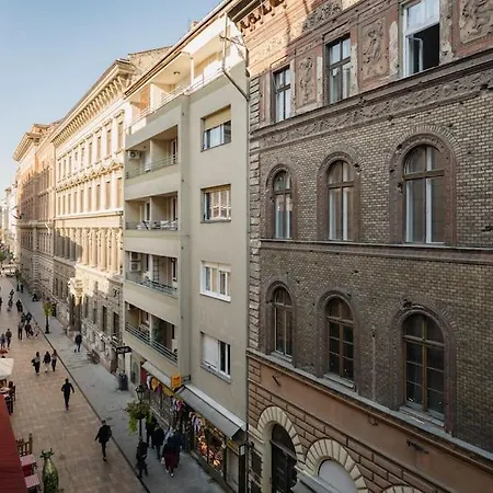 Your Dream At Váci Street